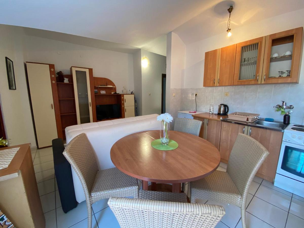 Apartments Mandarina Garden Petrovac Екстер'єр фото