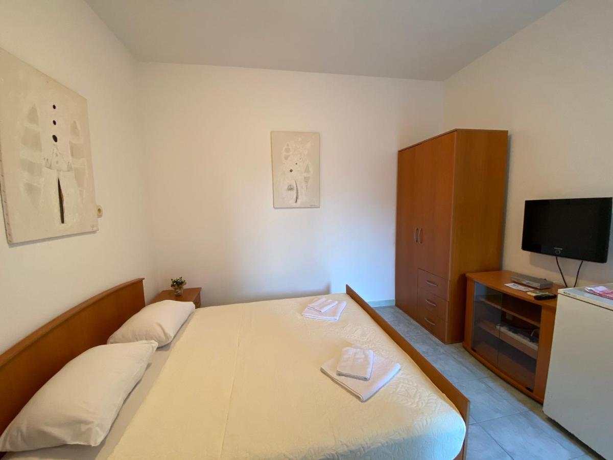 Apartments Mandarina Garden Petrovac Екстер'єр фото