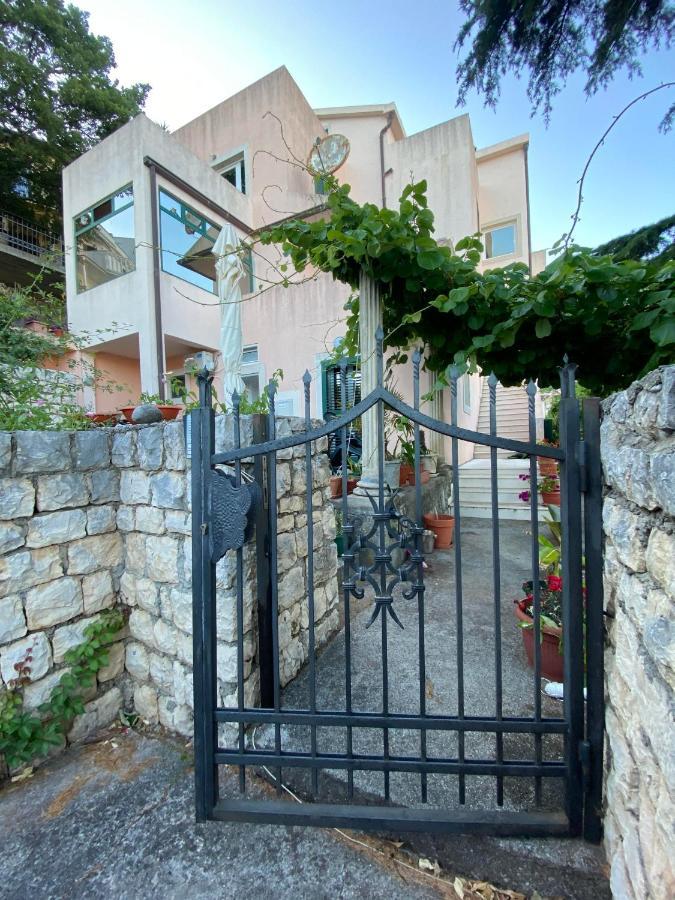 Apartments Mandarina Garden Petrovac Екстер'єр фото