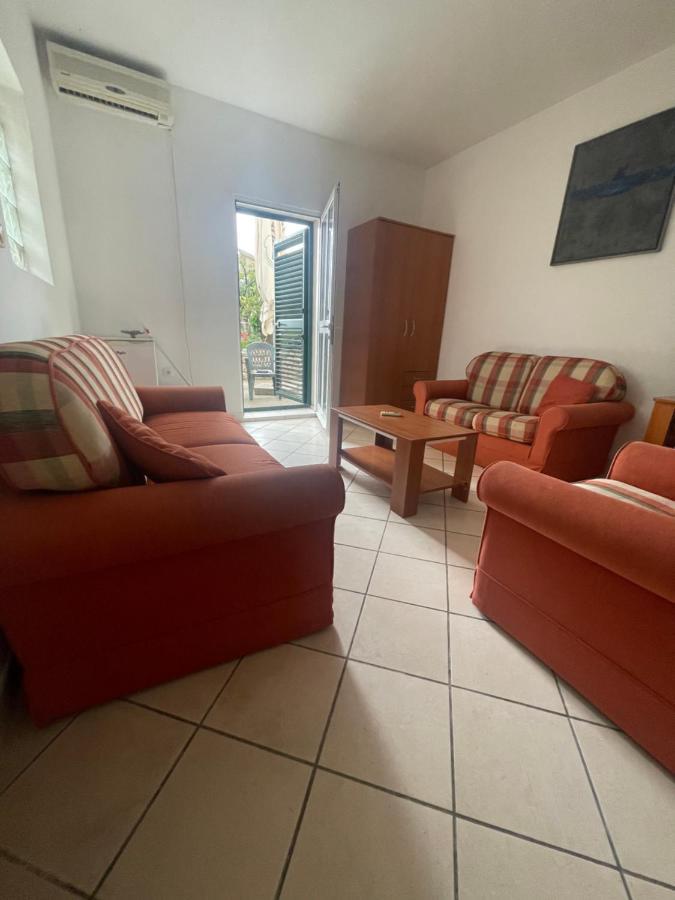Apartments Mandarina Garden Petrovac Екстер'єр фото