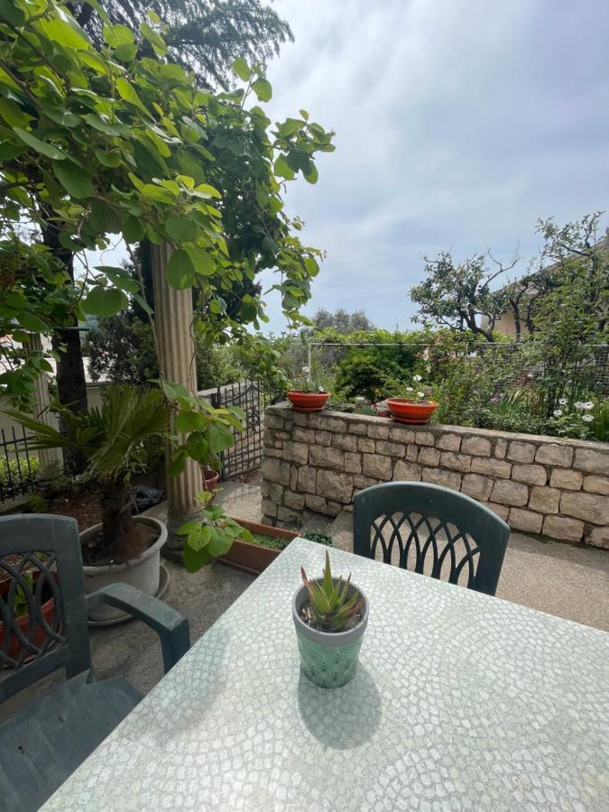 Apartments Mandarina Garden Petrovac Екстер'єр фото