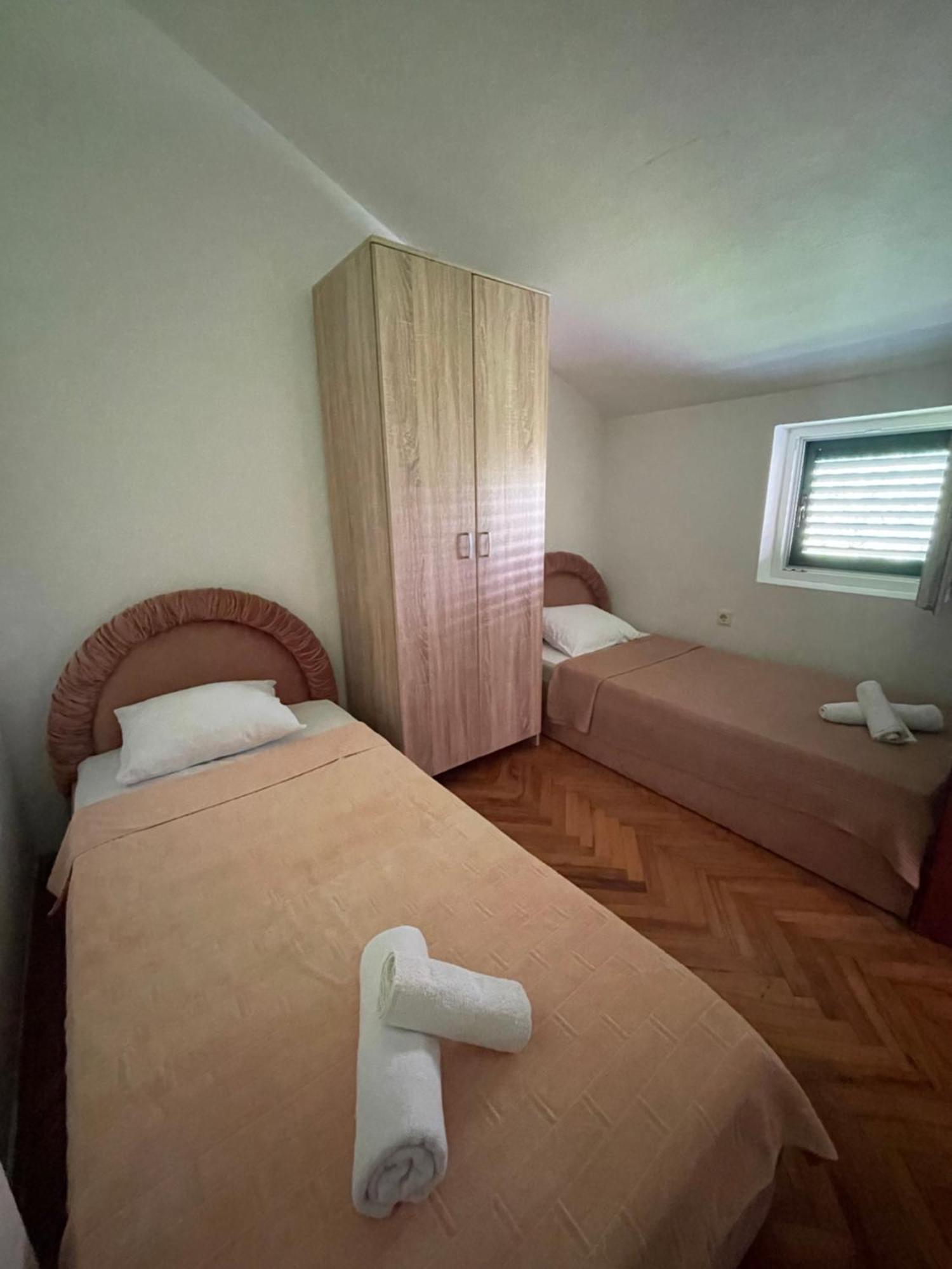 Apartments Mandarina Garden Petrovac Екстер'єр фото