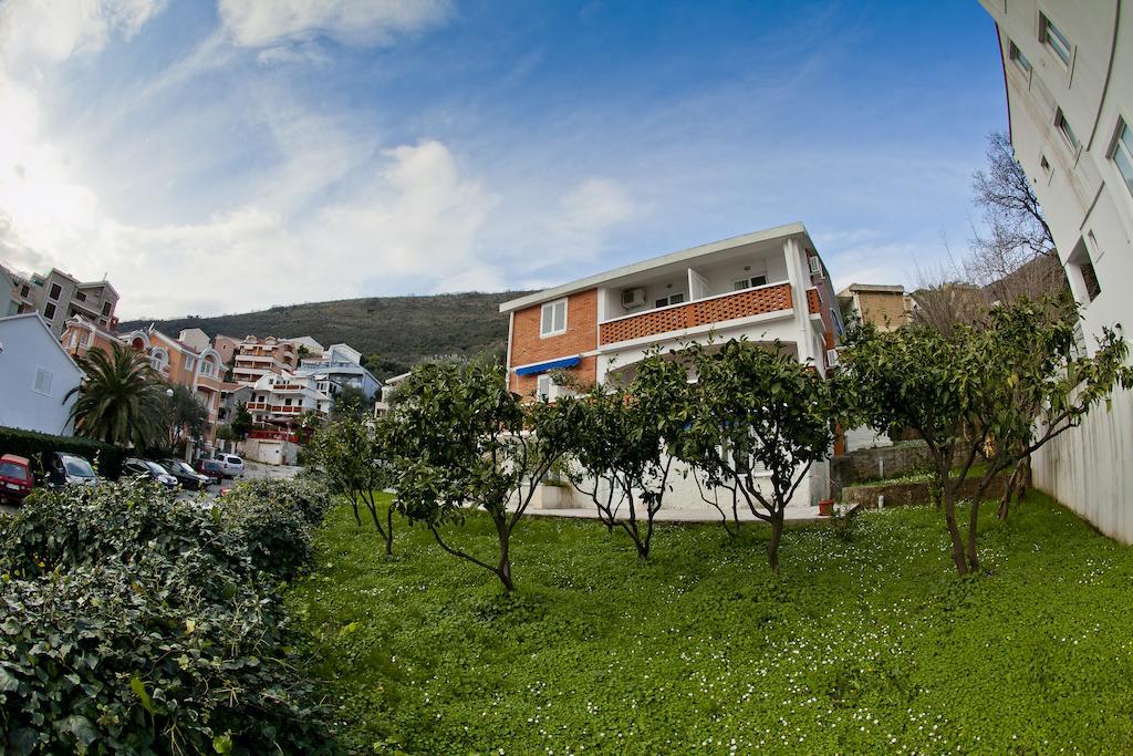 Apartments Mandarina Garden Petrovac Екстер'єр фото